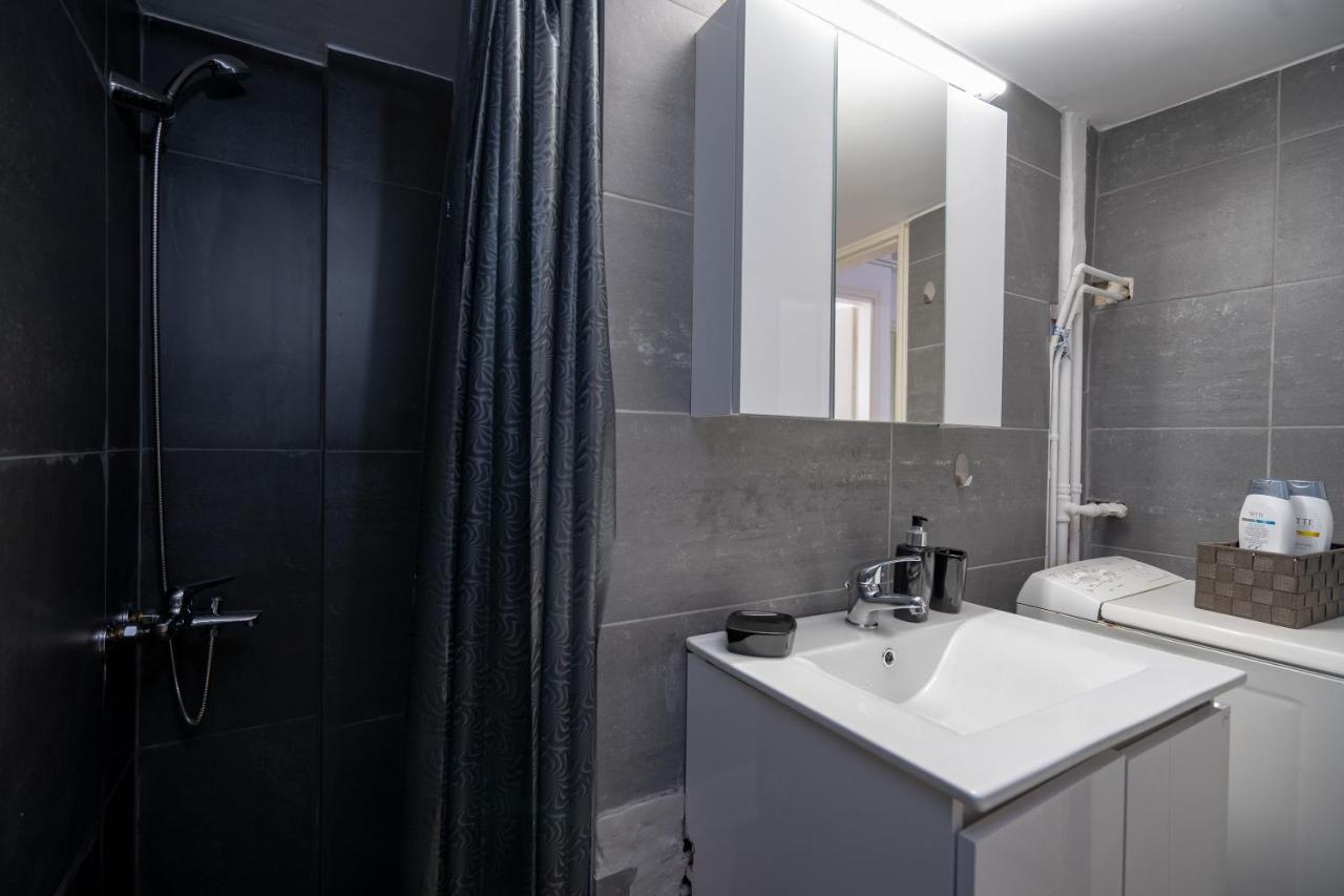 Dimotiko Theatro Metro St. 1 Bedroom 4 Pers. Flat Pireus Eksteriør bilde