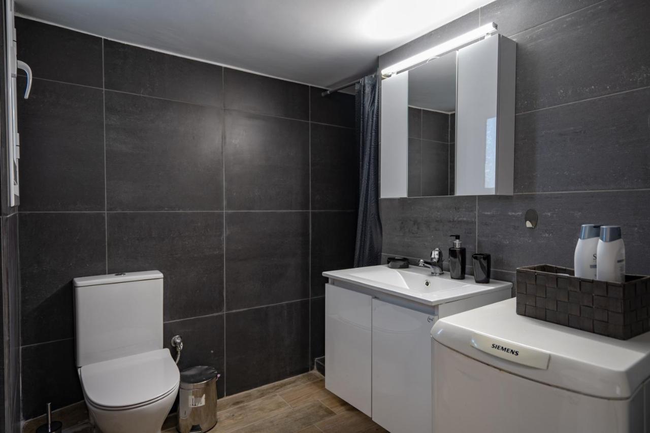Dimotiko Theatro Metro St. 1 Bedroom 4 Pers. Flat Pireus Eksteriør bilde